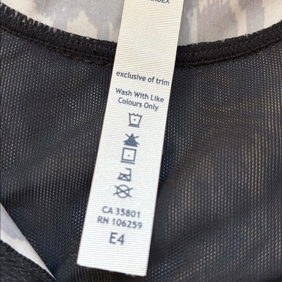 Lululemon Black White Logo 1/2 Zip Hoodie Jacket Lightweight Running Womens 8 - Picture 10 of 15